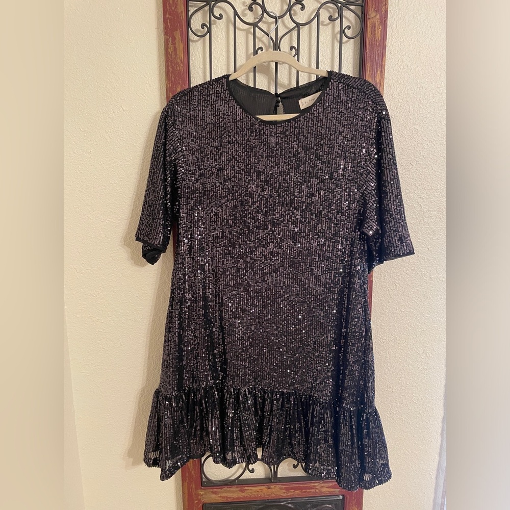 Sequin ruffle knee length dress Oversized
